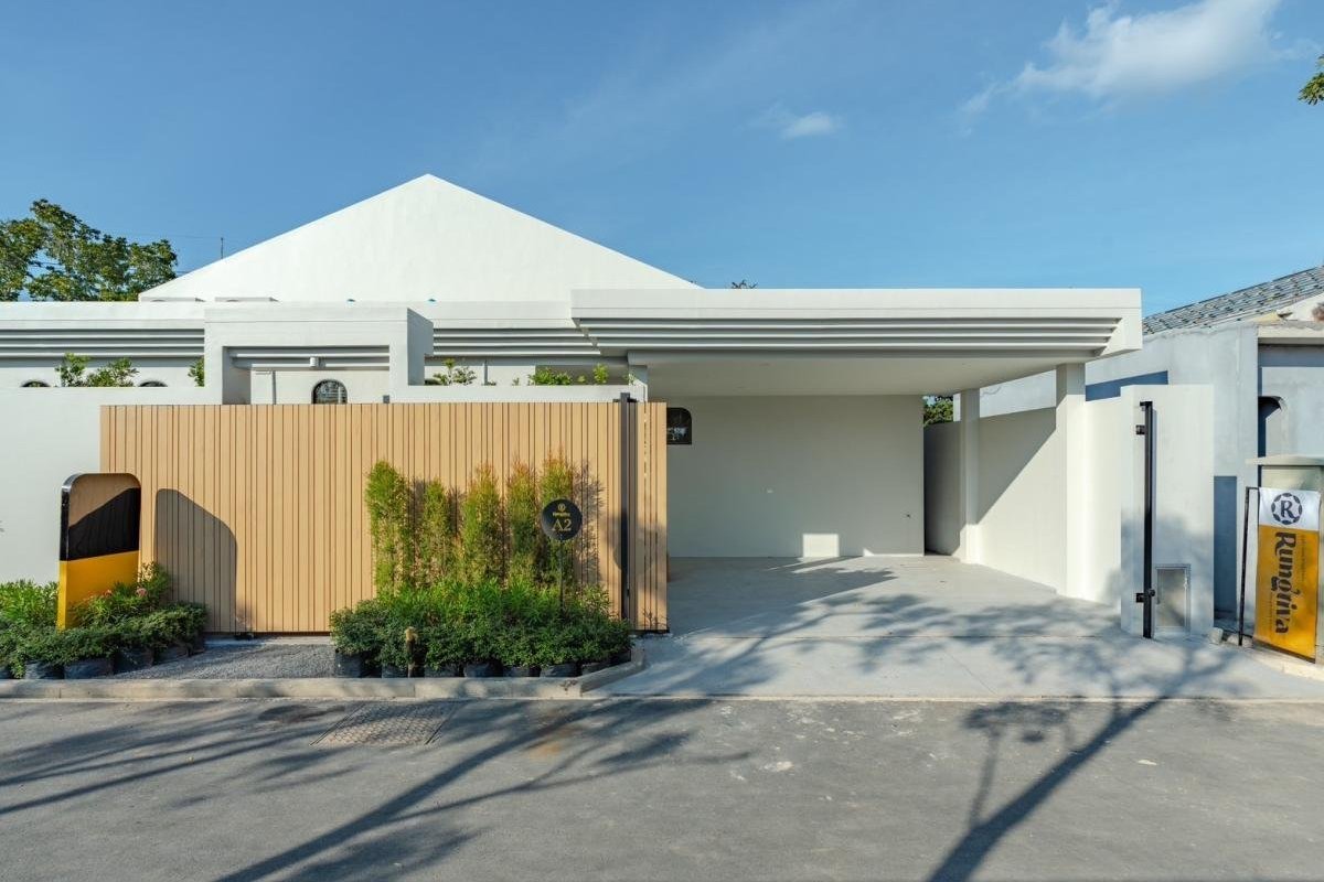 Rungtiva — villa facade and driveway